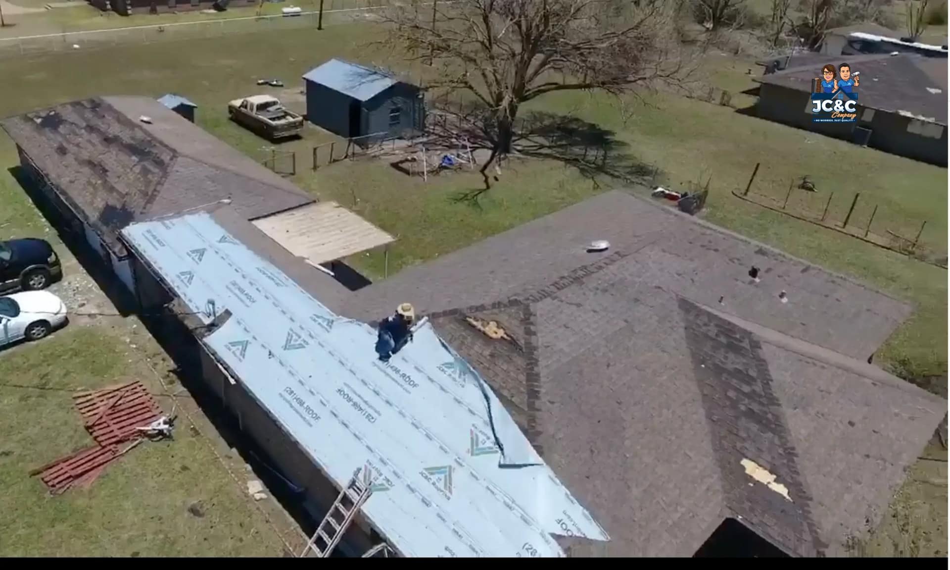 Image showcasing Effective Hurricane Roof Damage Prevention Guide